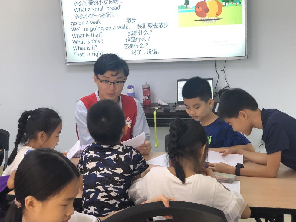 志愿者们开展英语志愿教学活动 2,志愿者们开展英语志愿教学活动 3